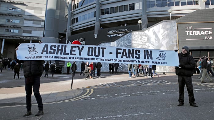 Newcastle fans want owner Mike Ashley out